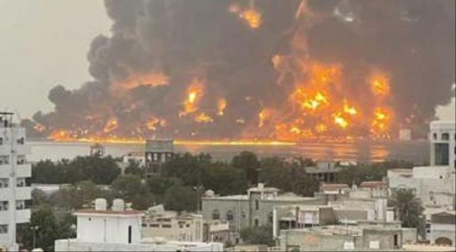 حريق هائل يلتهم مدينة الحديدة جراء قصف الاسرائليين ردا على ذراع ايران باليمن
